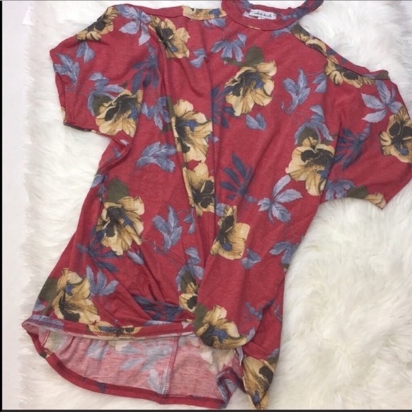 Floral Front Twisted Knot Top - Picture 3 of 4